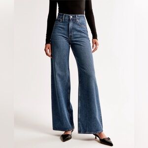*Brand New w/ tags*  Abercrombie Womens  wide leg high rise Jean